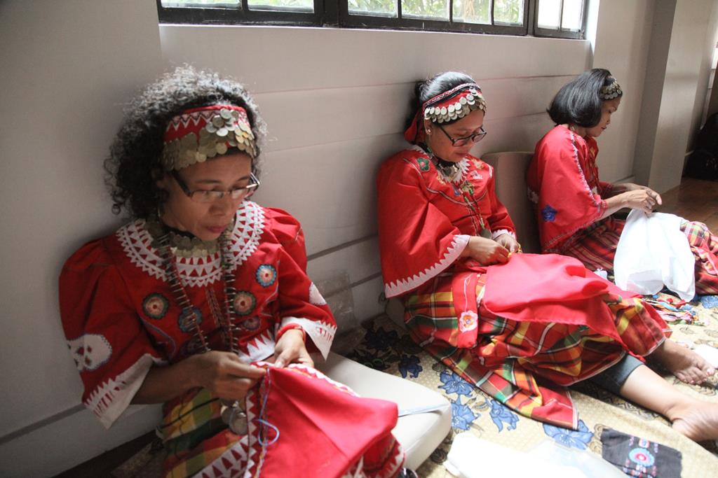 Panay Bukidnon Embroiderers Showcase their Craft at National Museum
