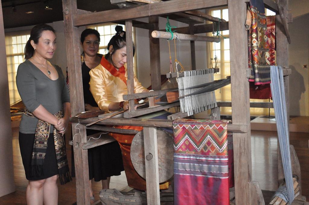 Lecture and Demonstration on Traditional Lao Weaving 